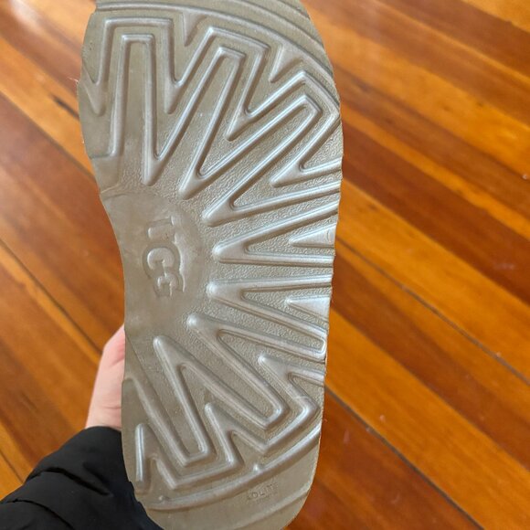 UGG Like New Size 3 Low Boots - Picture 5 of 5
